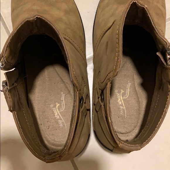 Boots - Picture 5 of 5